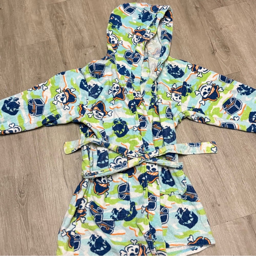Kids pirate swim robe size 10/12 perfect for beach and pool days.Blue and Green